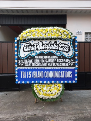 Papan Bunga Duka di Sampoiniet